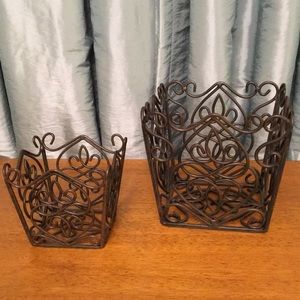 Set of 2 LIKE NEW Southern Living At Home Rosedale Iron Baskets Set Plant Holder